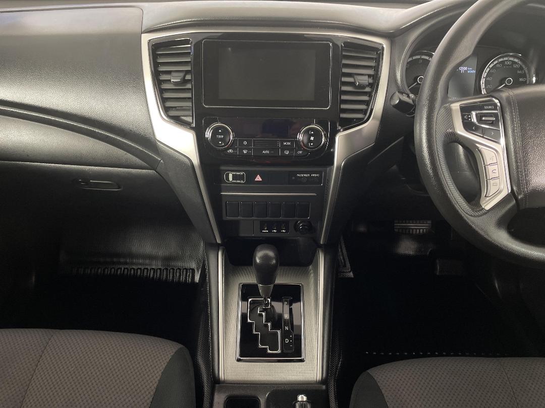 Photo '18' of Mitsubishi Triton