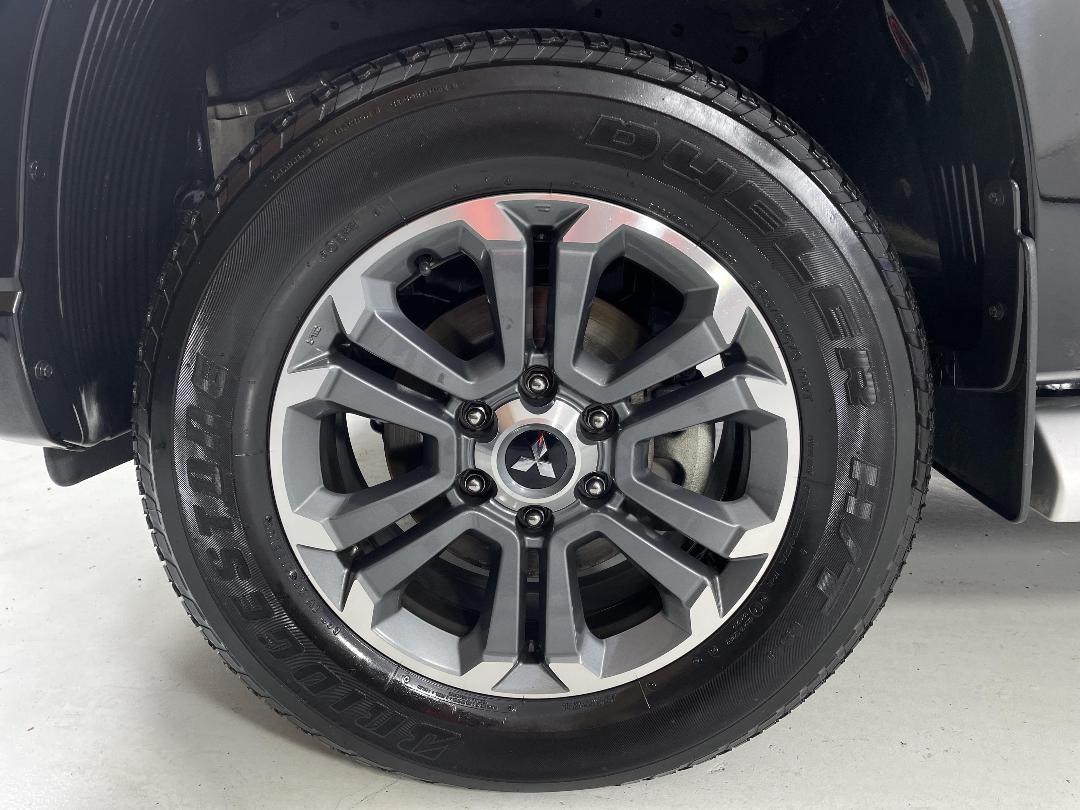 Photo '10' of Mitsubishi Triton