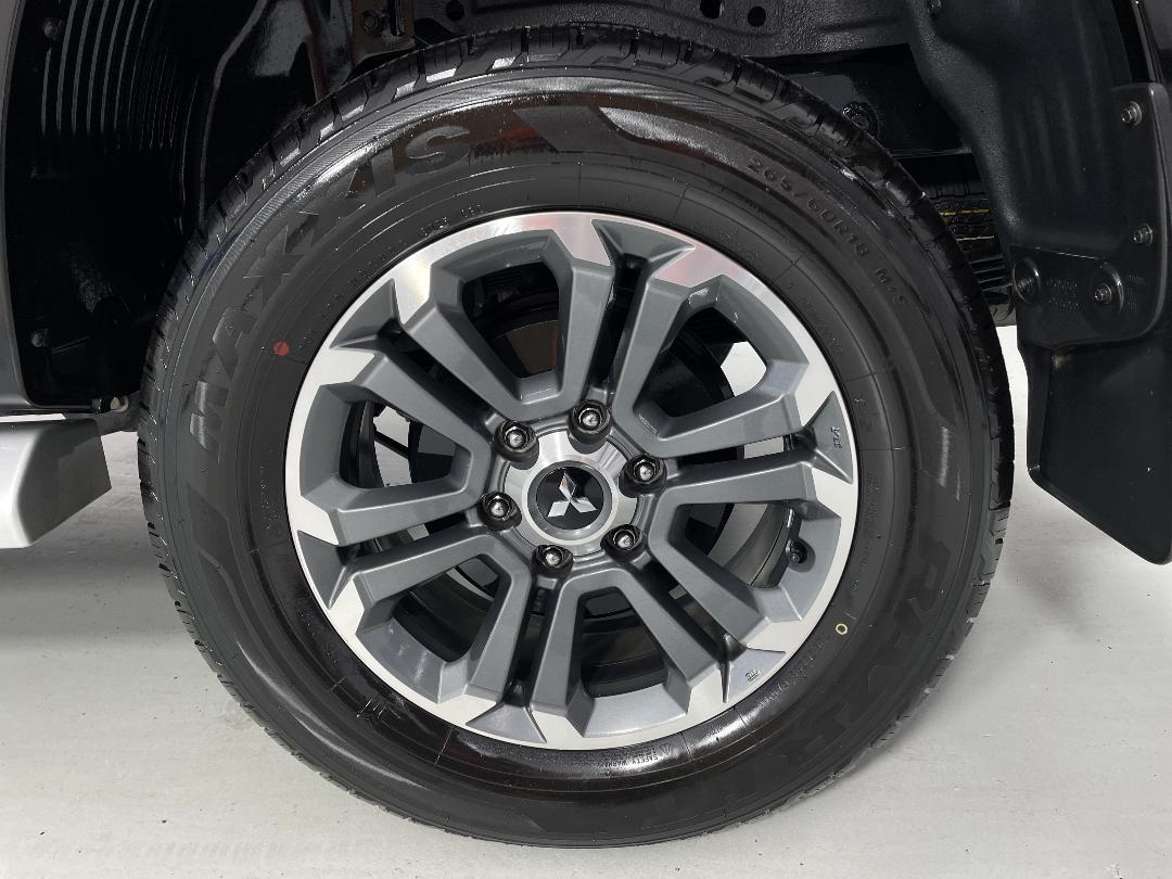 Photo '11' of Mitsubishi Triton