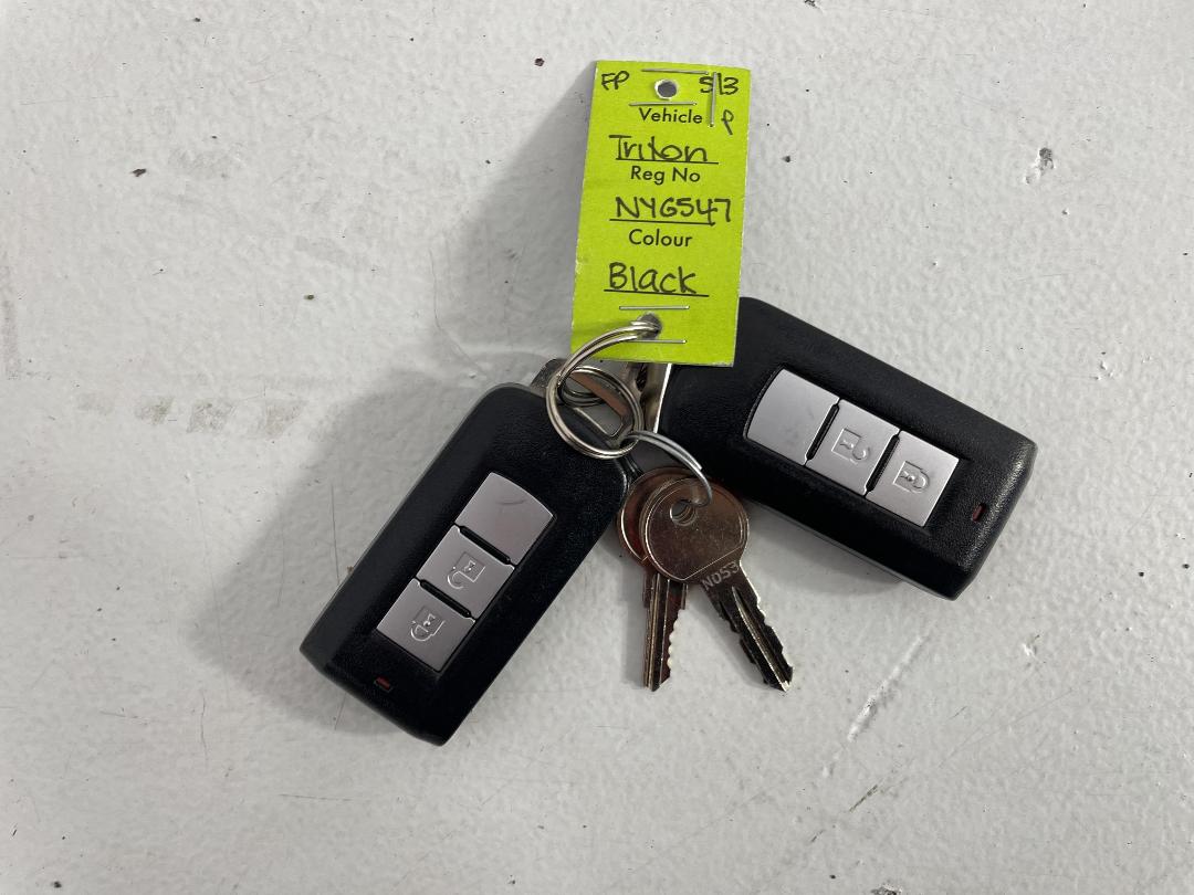 Photo '22' of Mitsubishi Triton