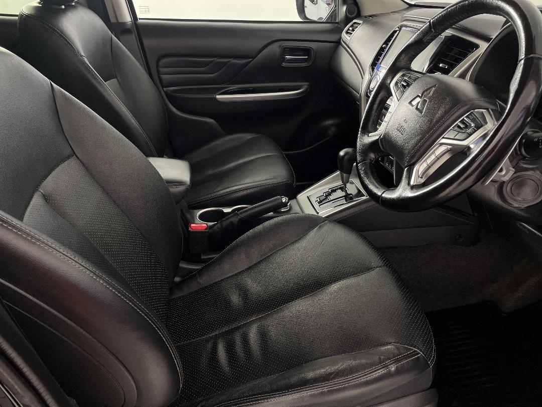 Photo '16' of Mitsubishi Triton