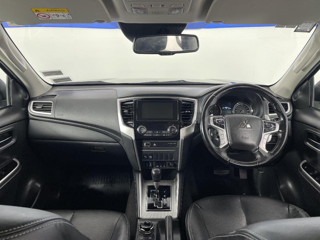 Photo '17' of Mitsubishi Triton