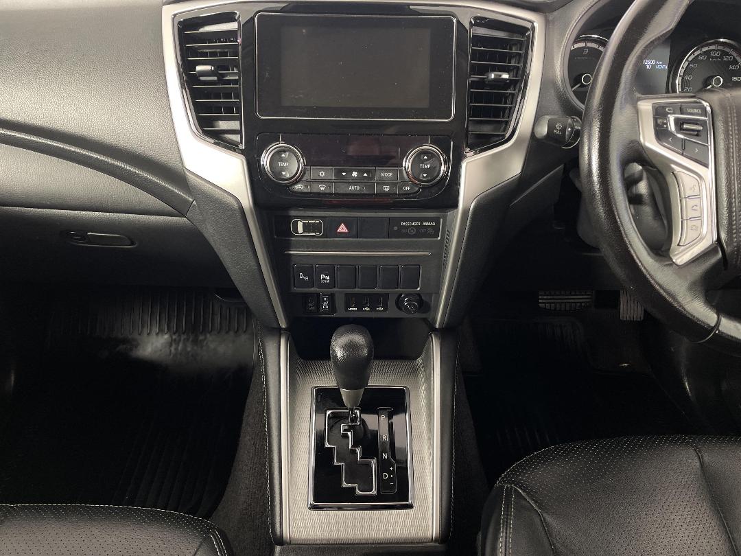 Photo '18' of Mitsubishi Triton