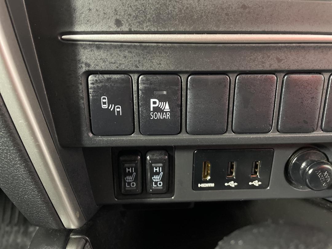 Photo '28' of Mitsubishi Triton