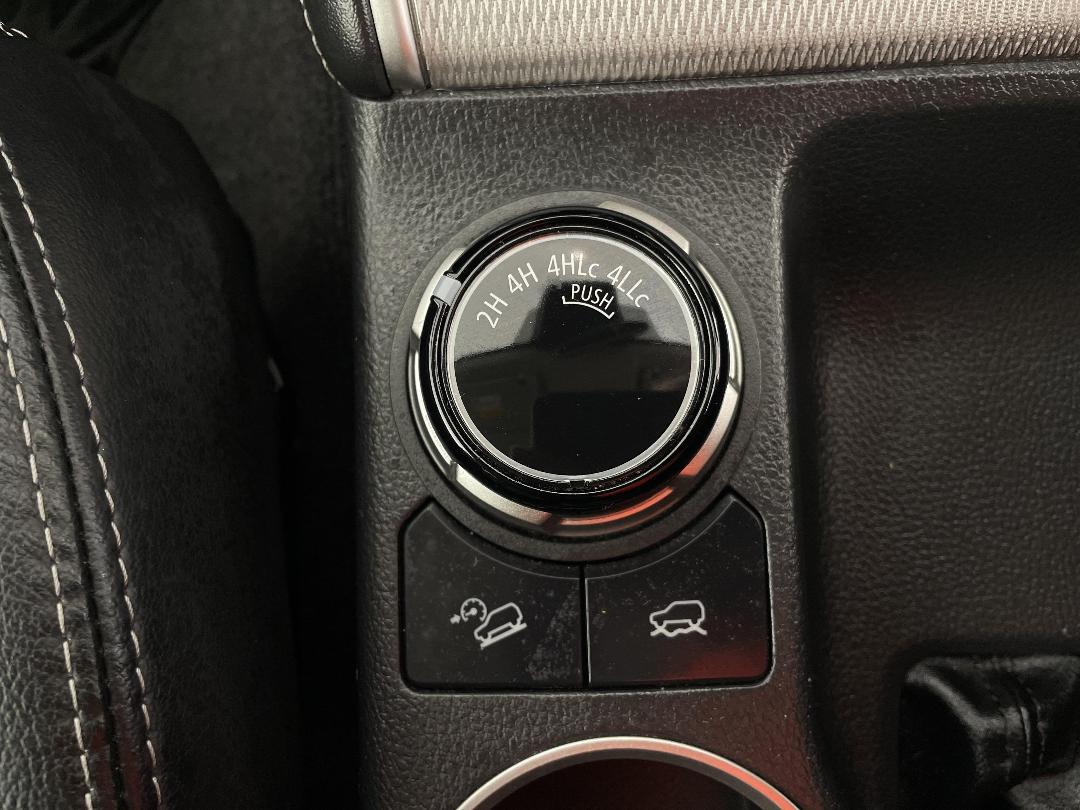 Photo '29' of Mitsubishi Triton