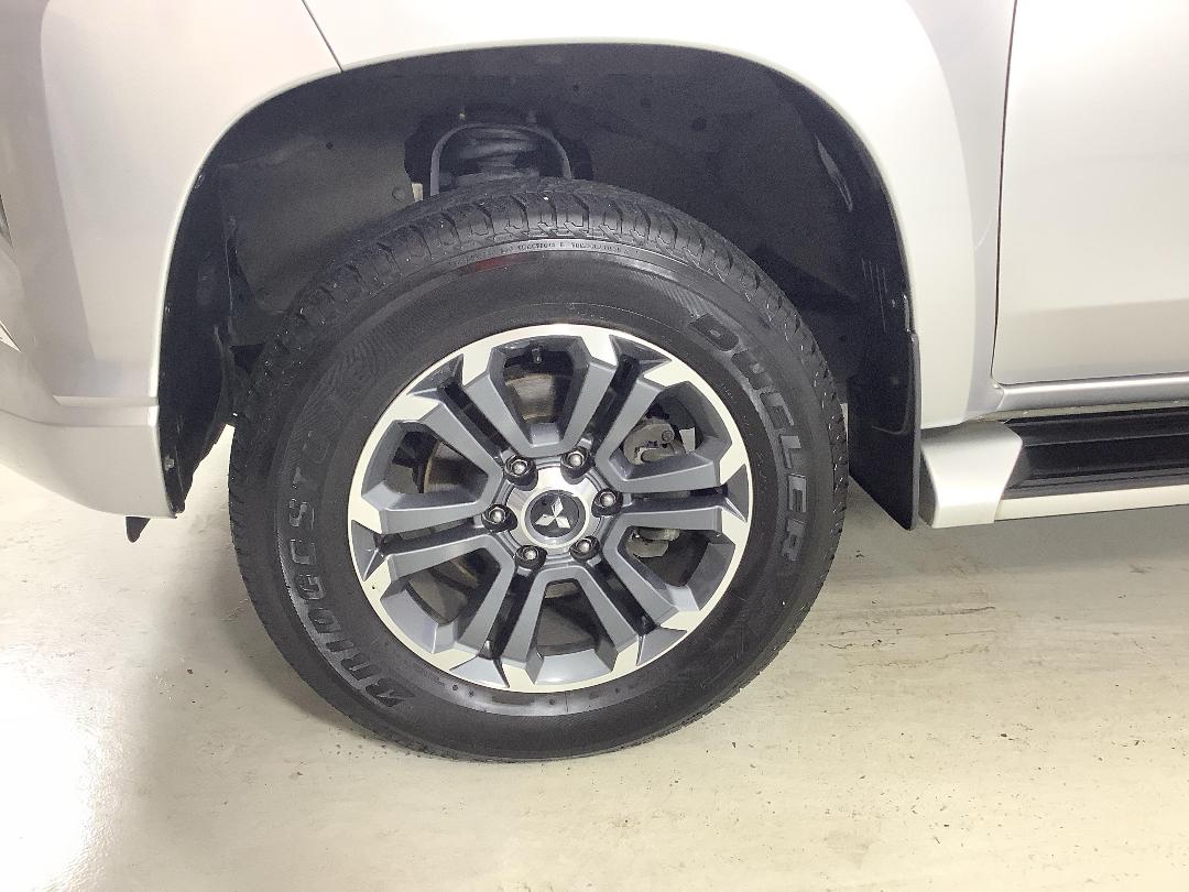 Photo '10' of Mitsubishi Triton