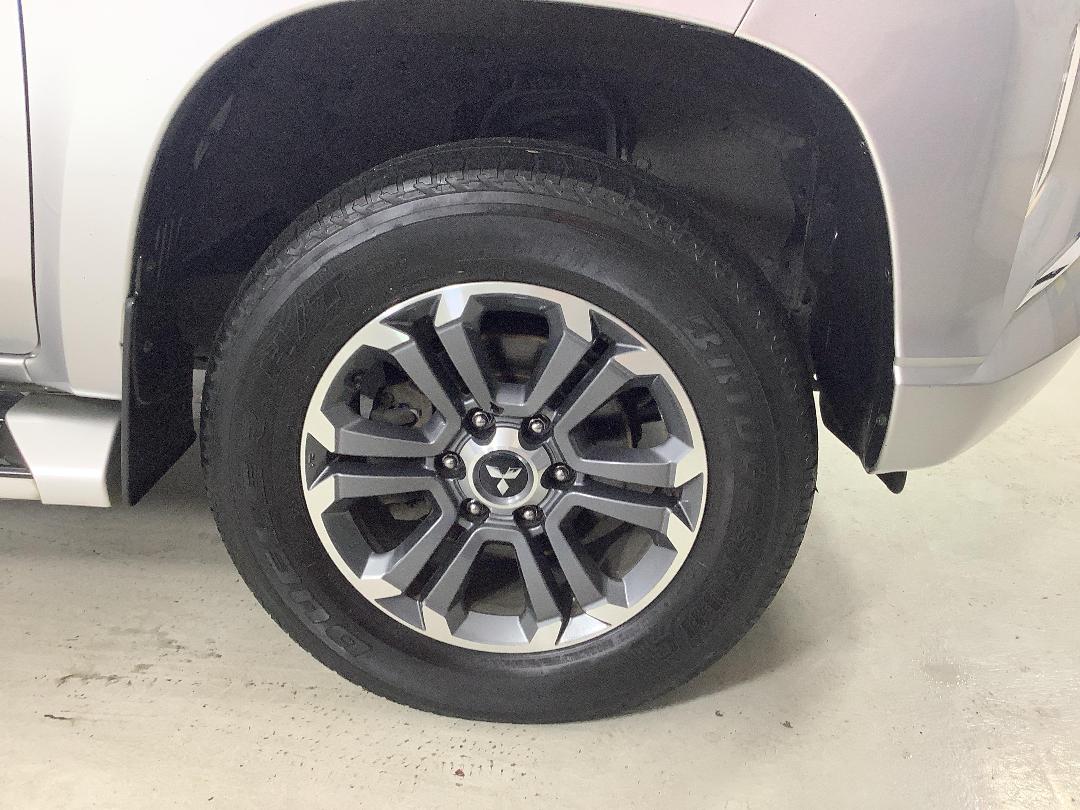 Photo '9' of Mitsubishi Triton