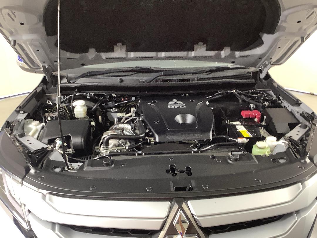 Photo '13' of Mitsubishi Triton