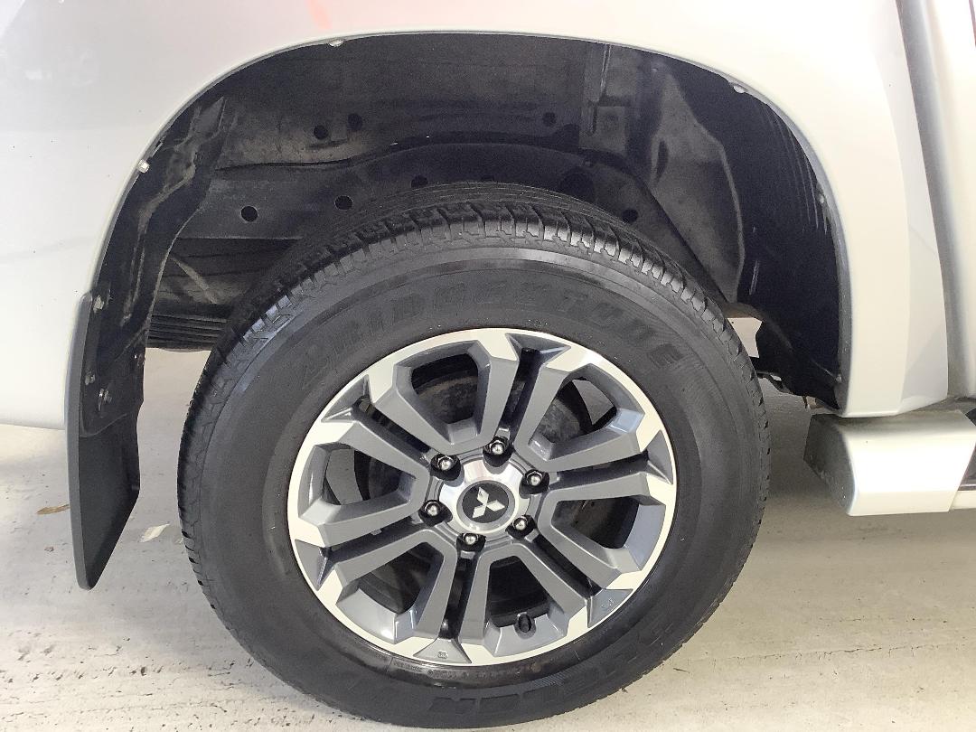 Photo '12' of Mitsubishi Triton