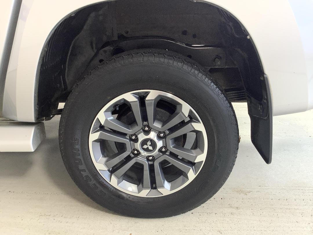 Photo '11' of Mitsubishi Triton