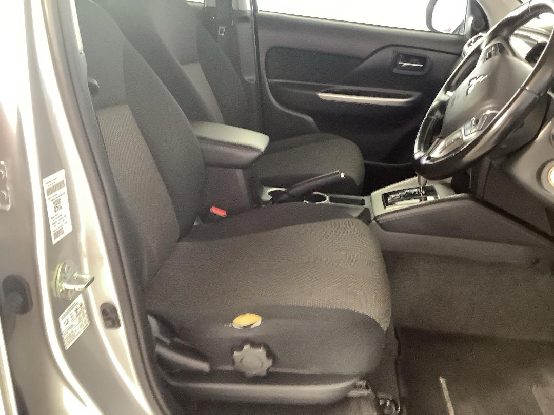 Photo '16' of Mitsubishi Triton