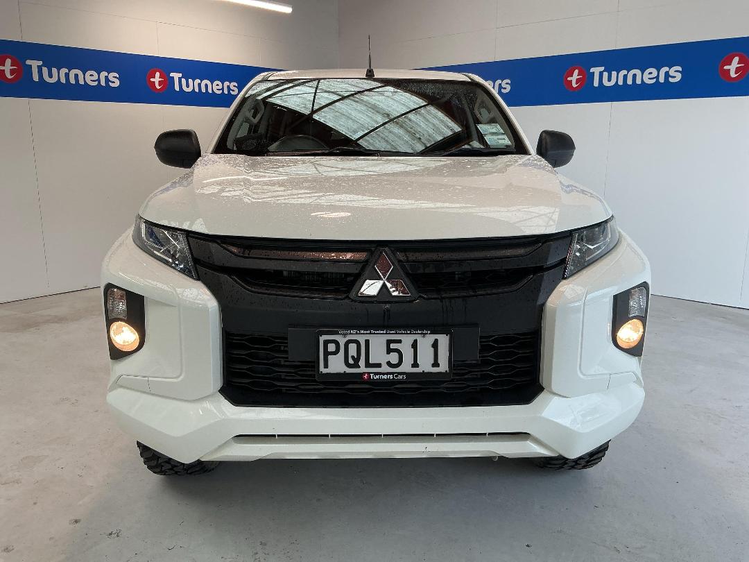 Photo '2' of Mitsubishi Triton