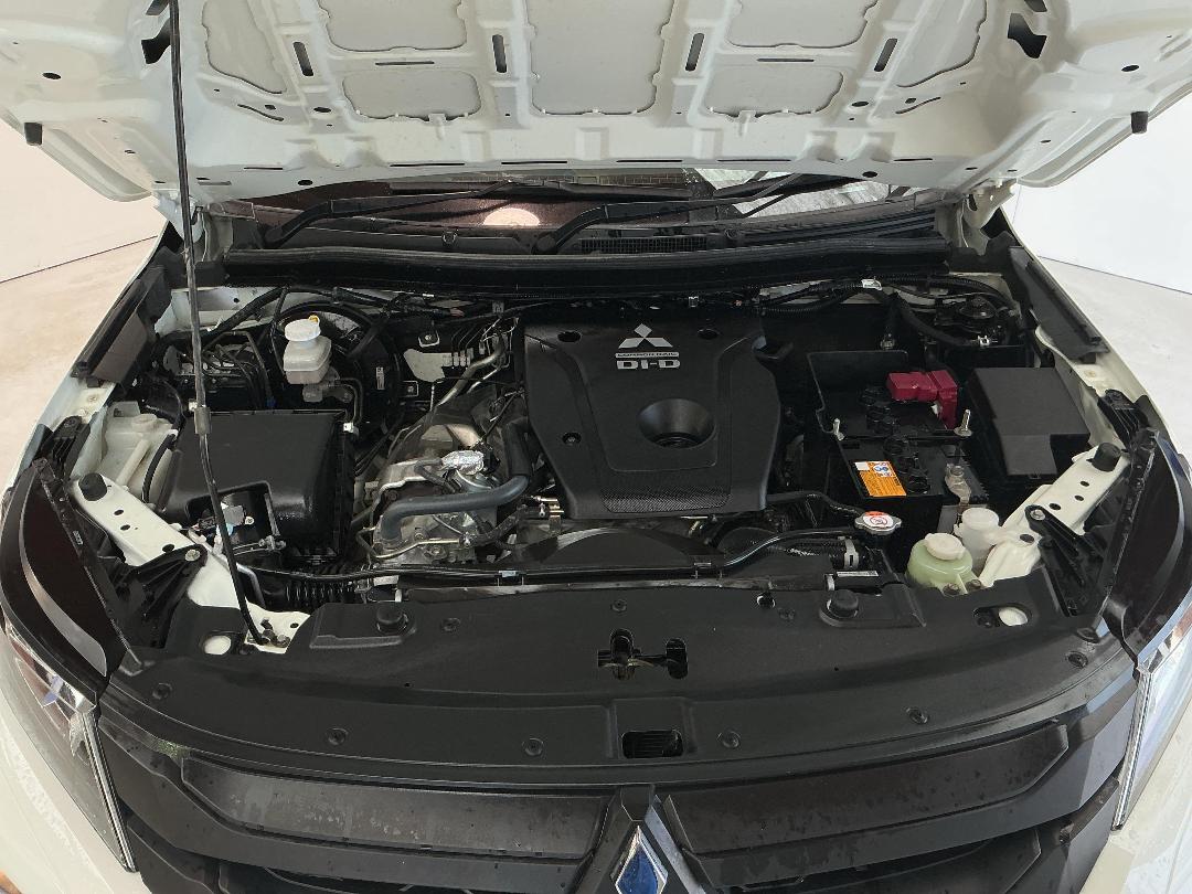 Photo '13' of Mitsubishi Triton