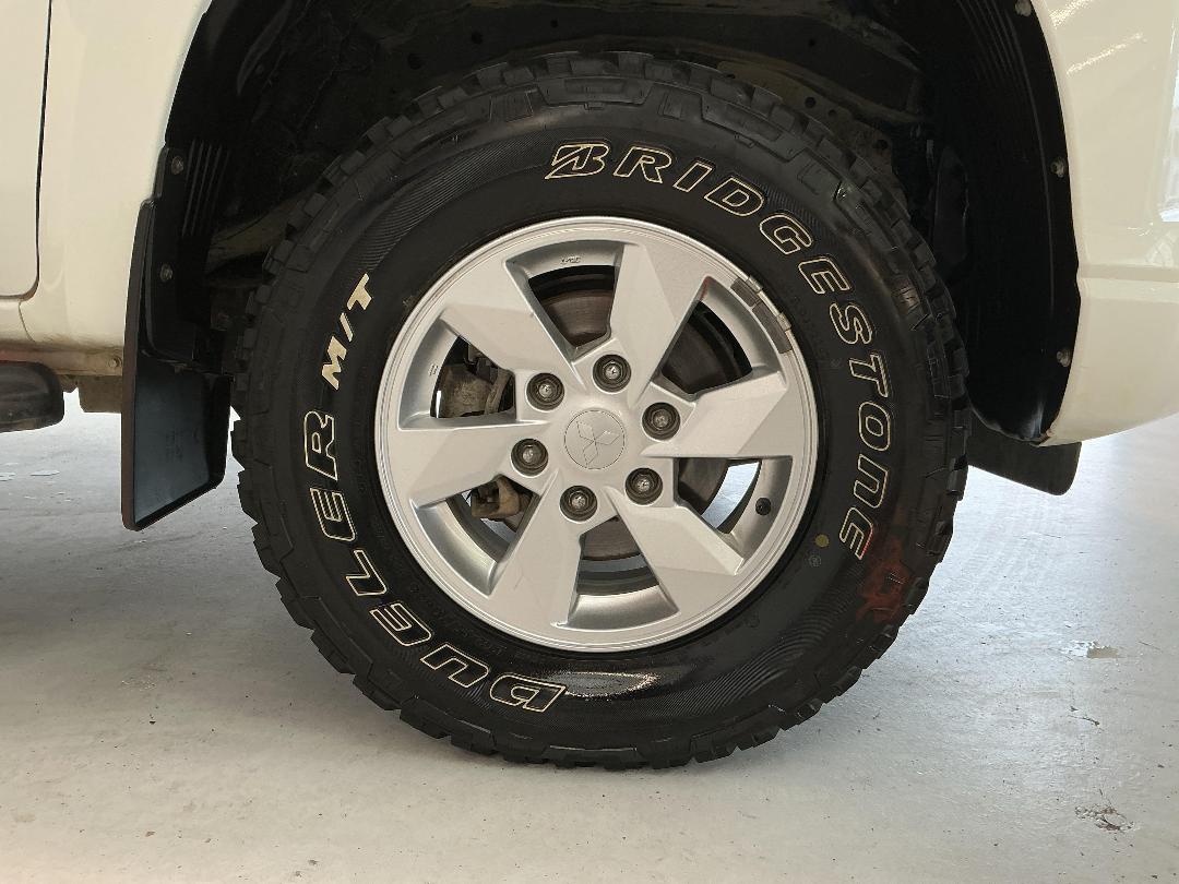 Photo '9' of Mitsubishi Triton