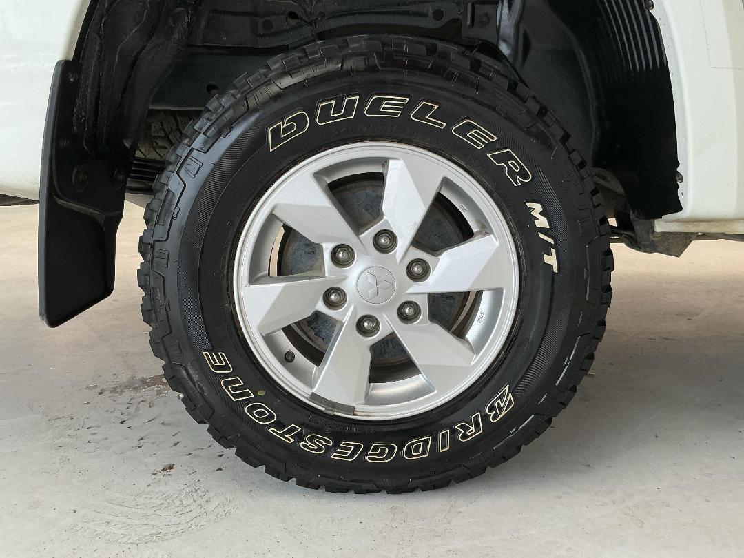 Photo '12' of Mitsubishi Triton