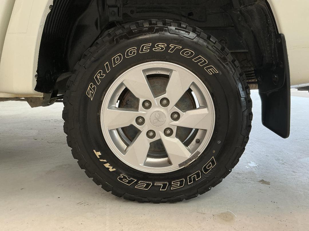 Photo '11' of Mitsubishi Triton