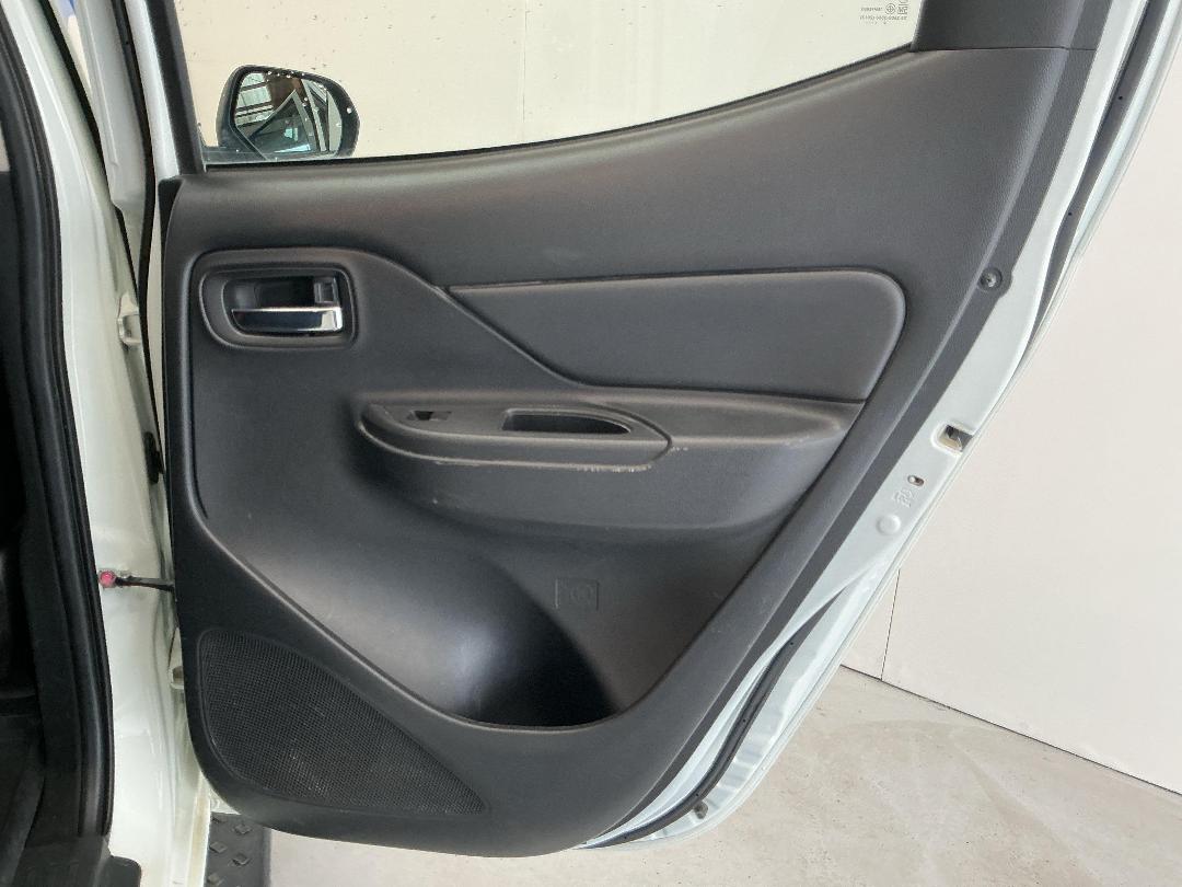 Photo '19' of Mitsubishi Triton