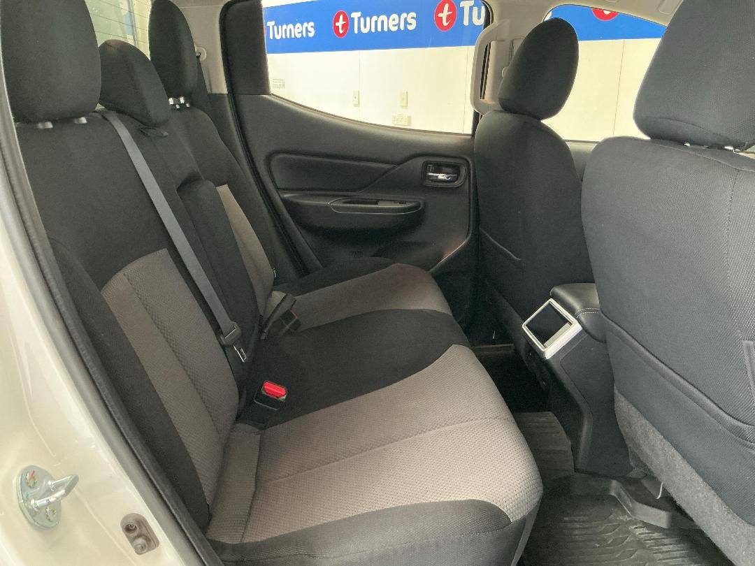 Photo '20' of Mitsubishi Triton