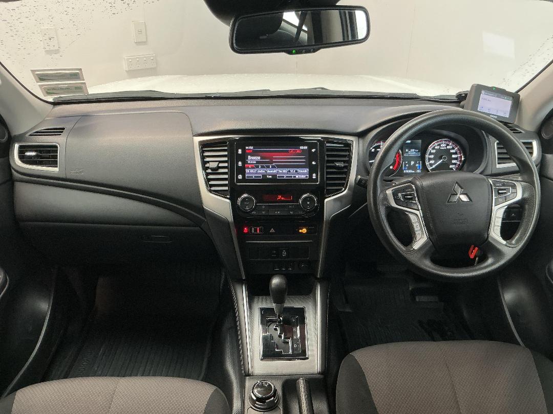 Photo '17' of Mitsubishi Triton