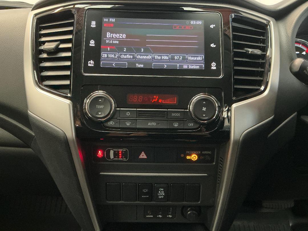 Photo '18' of Mitsubishi Triton