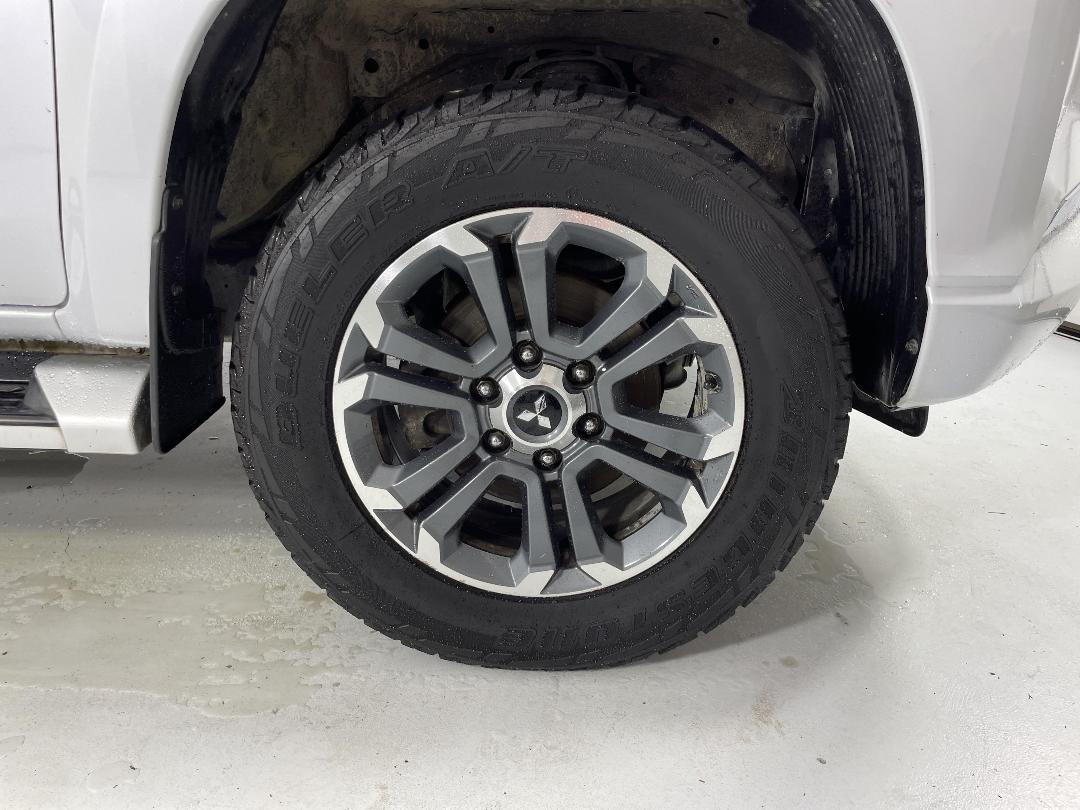 Photo '9' of Mitsubishi Triton