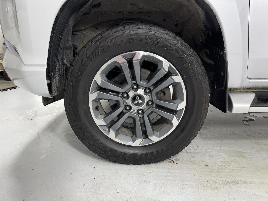 Photo '10' of Mitsubishi Triton