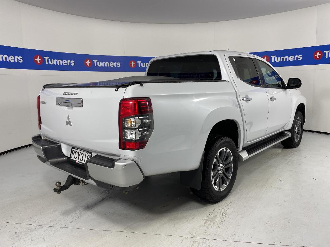 Photo '7' of Mitsubishi Triton