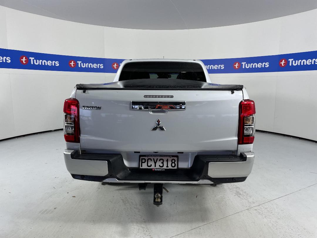 Photo '6' of Mitsubishi Triton