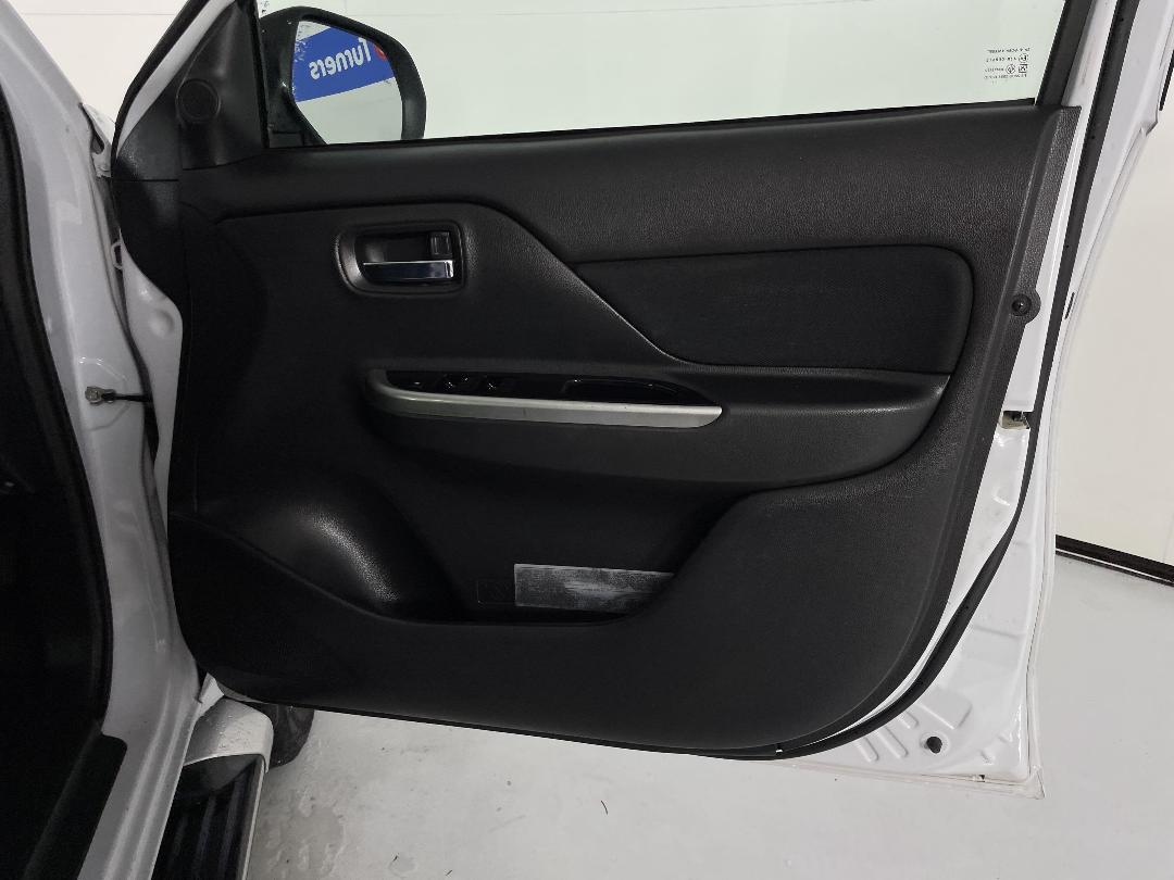 Photo '15' of Mitsubishi Triton