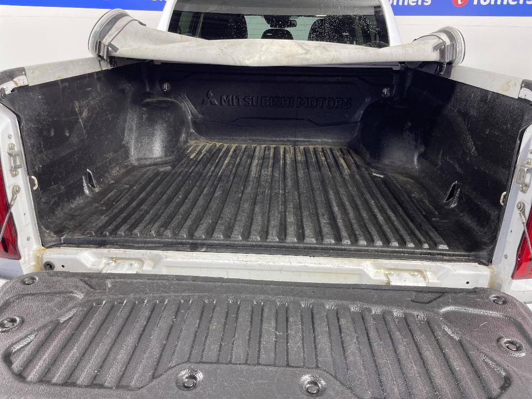 Photo '14' of Mitsubishi Triton