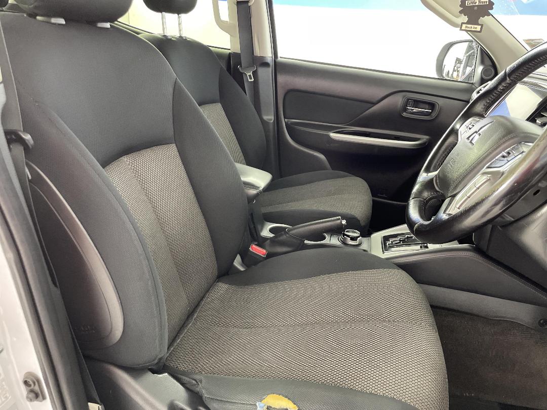 Photo '16' of Mitsubishi Triton