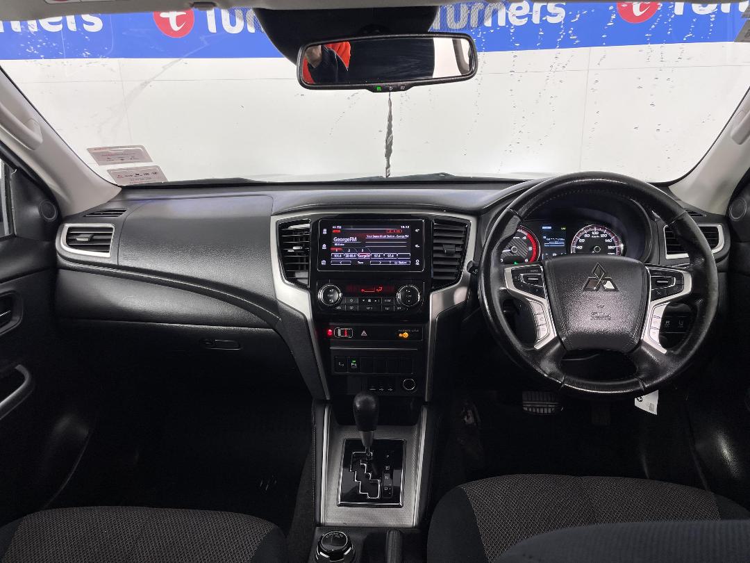 Photo '17' of Mitsubishi Triton