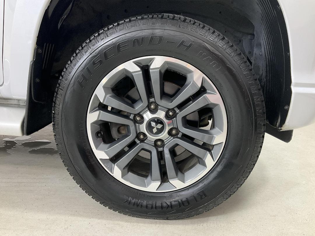 Photo '9' of Mitsubishi Triton