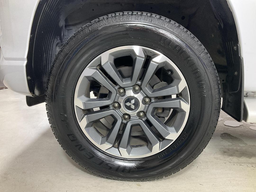 Photo '10' of Mitsubishi Triton