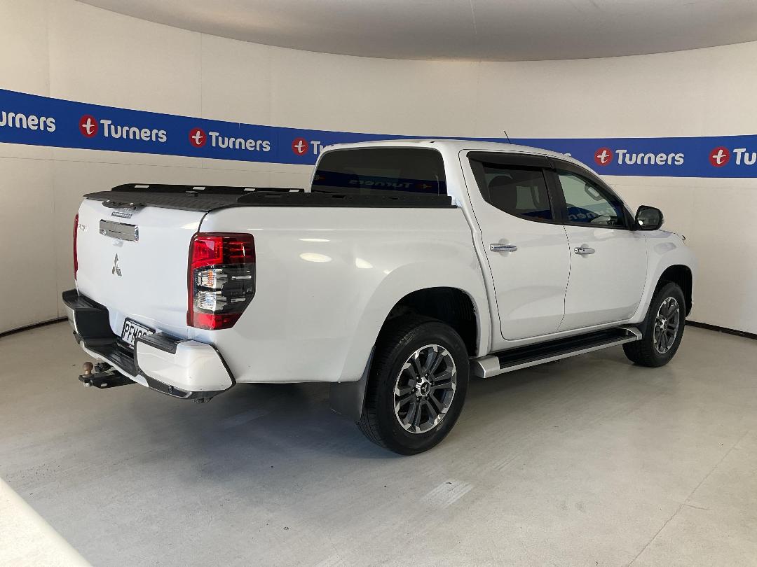 Photo '7' of Mitsubishi Triton