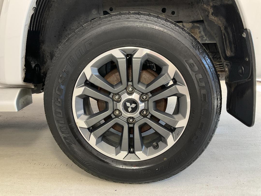 Photo '11' of Mitsubishi Triton