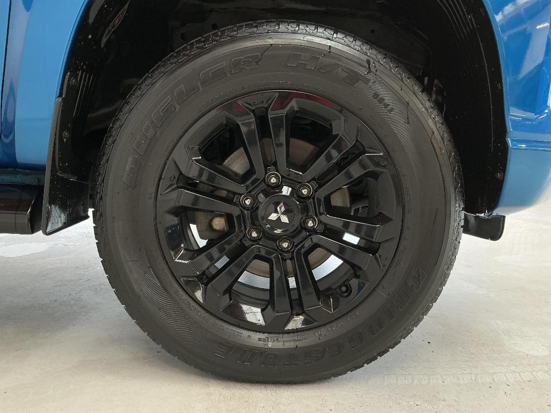 Photo '9' of Mitsubishi Triton