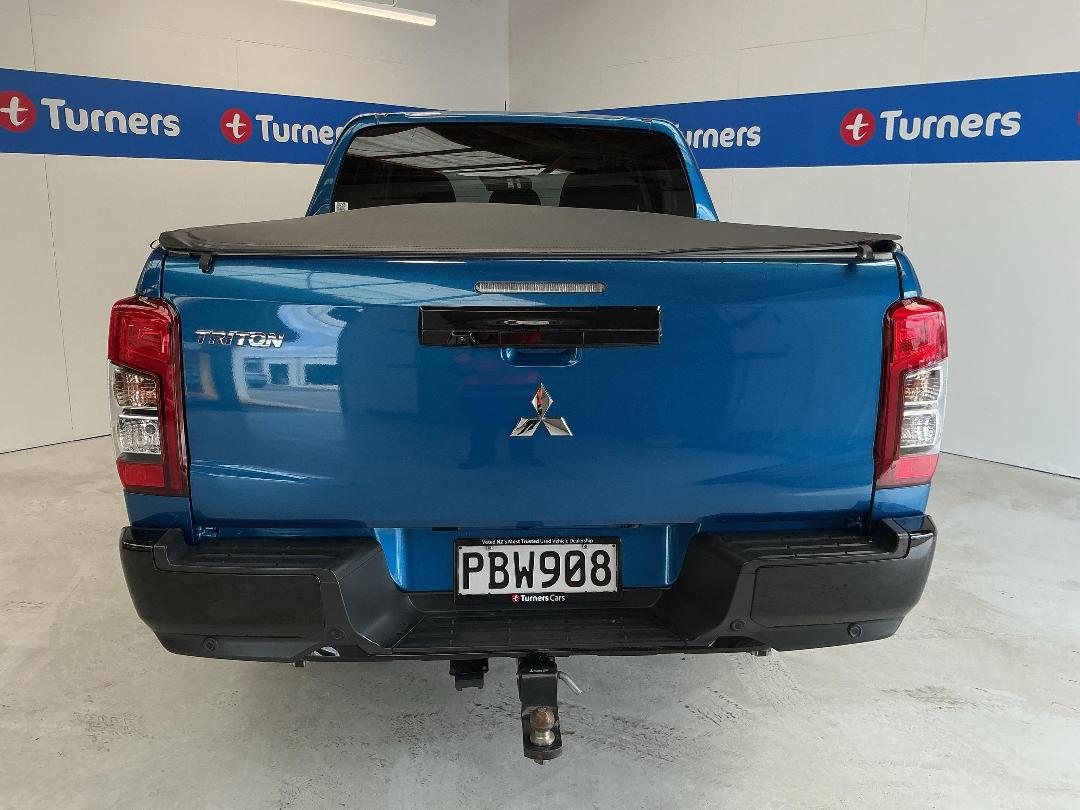 Photo '6' of Mitsubishi Triton