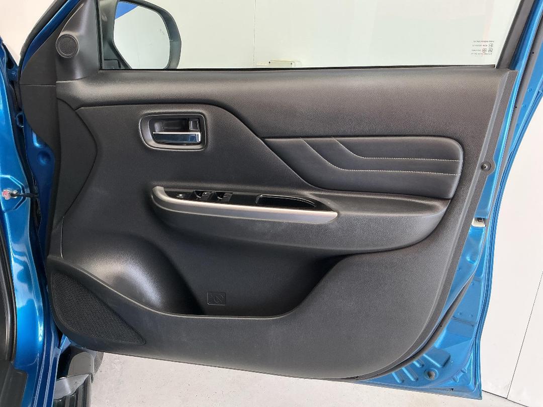 Photo '15' of Mitsubishi Triton