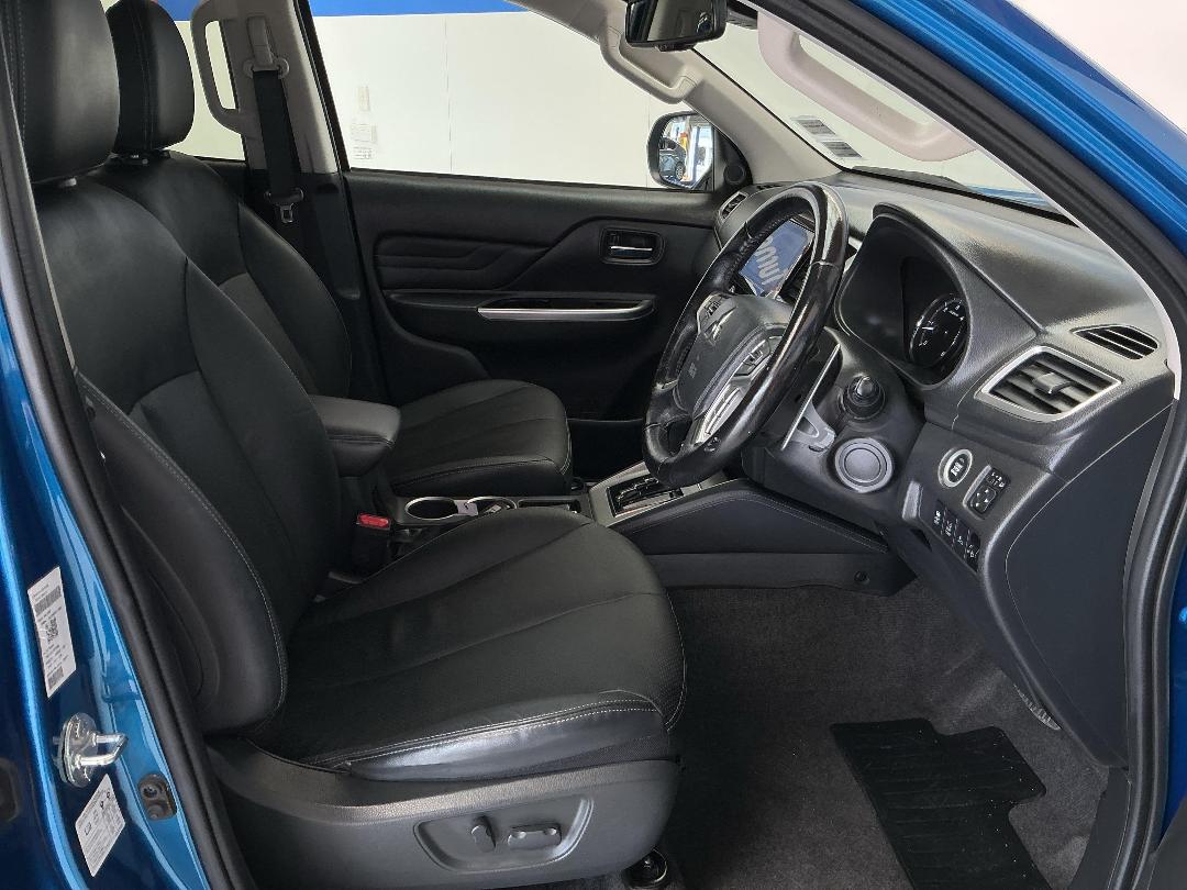 Photo '16' of Mitsubishi Triton