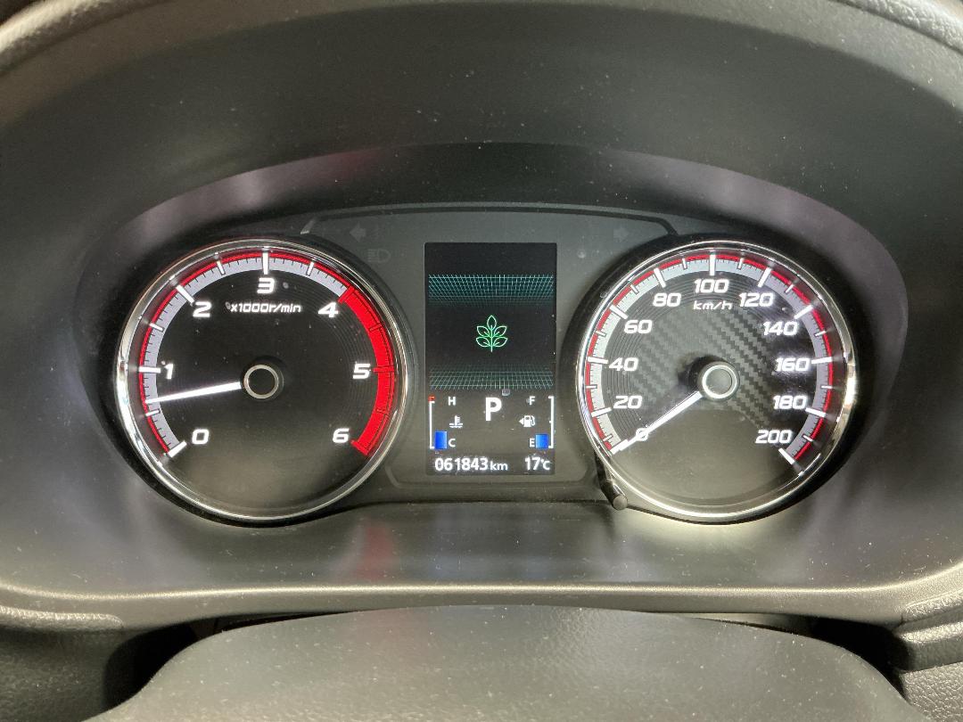 Photo '21' of Mitsubishi Triton