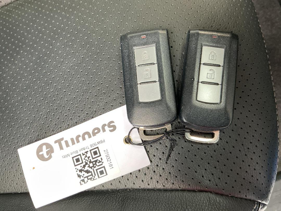 Photo '22' of Mitsubishi Triton