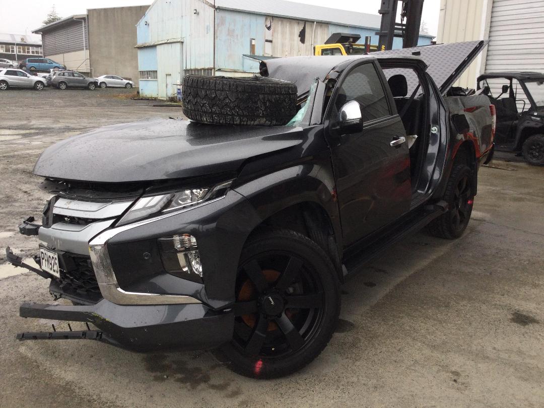 Photo '2' of Mitsubishi Triton DC VRX 4WD 6AT