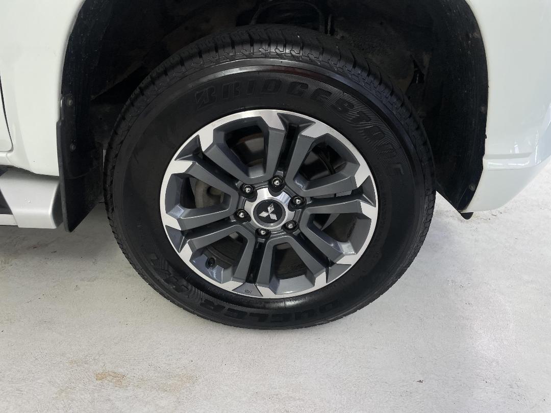 Photo '9' of Mitsubishi Triton