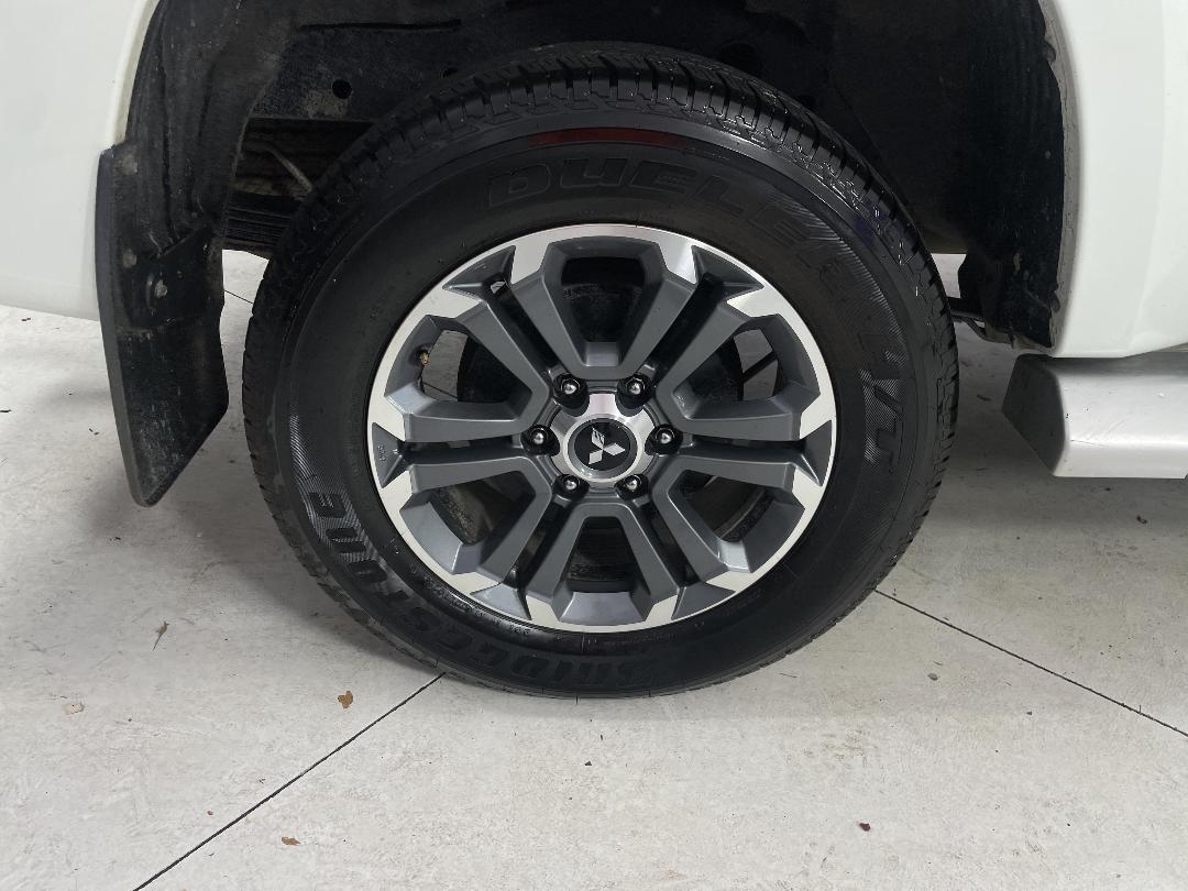 Photo '12' of Mitsubishi Triton