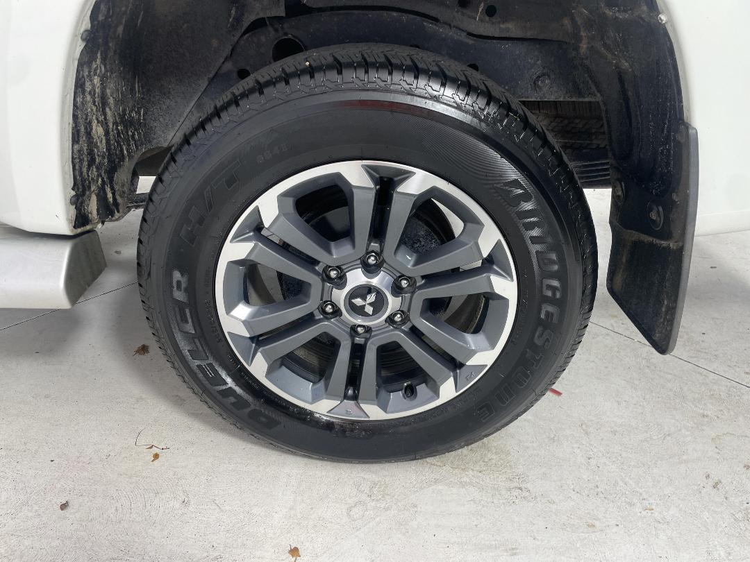 Photo '11' of Mitsubishi Triton