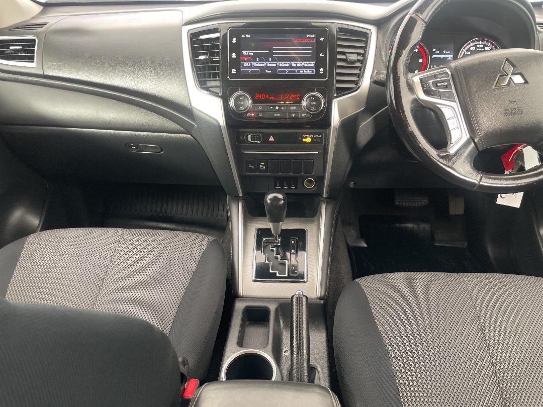 Photo '18' of Mitsubishi Triton