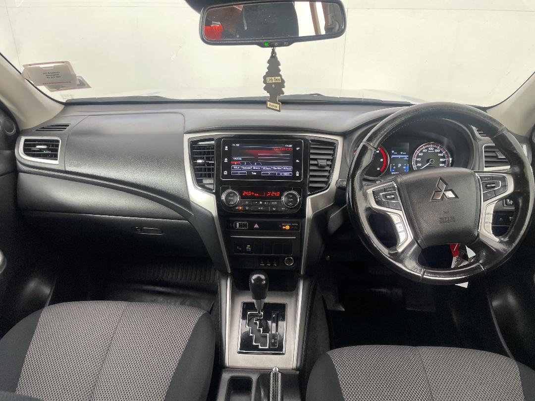 Photo '17' of Mitsubishi Triton