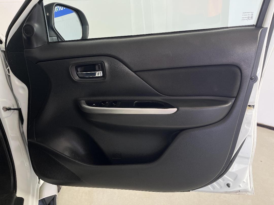 Photo '15' of Mitsubishi Triton Photo '15' of Mitsubishi Triton