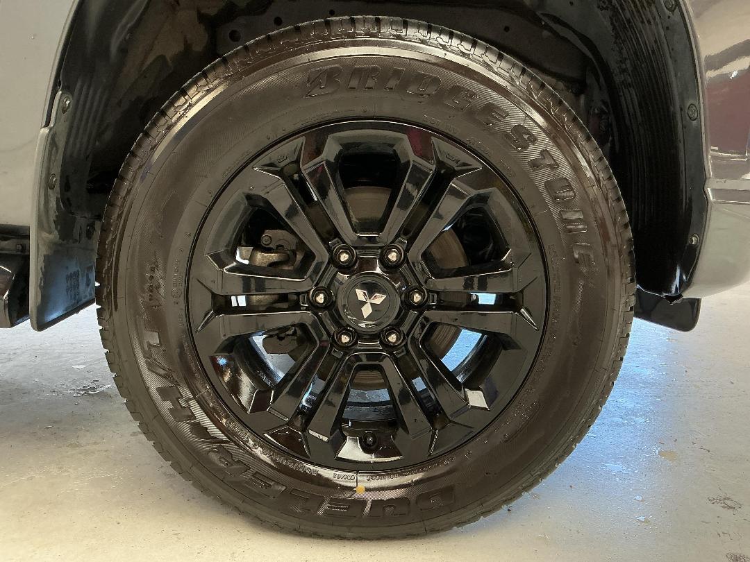 Photo '9' of Mitsubishi Triton